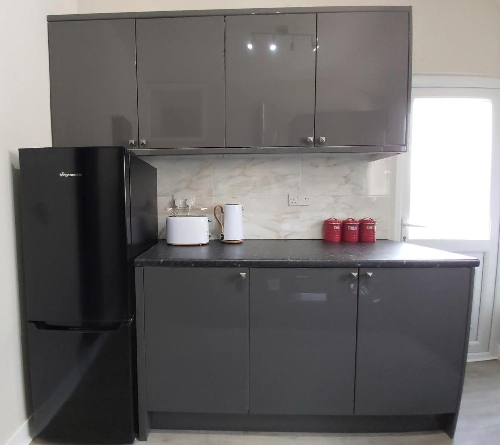 Beautifully Renovated 2 Bed Flat - Close To Beach Apartment เซาเทนด์ ออน ซี ภายนอก รูปภาพ