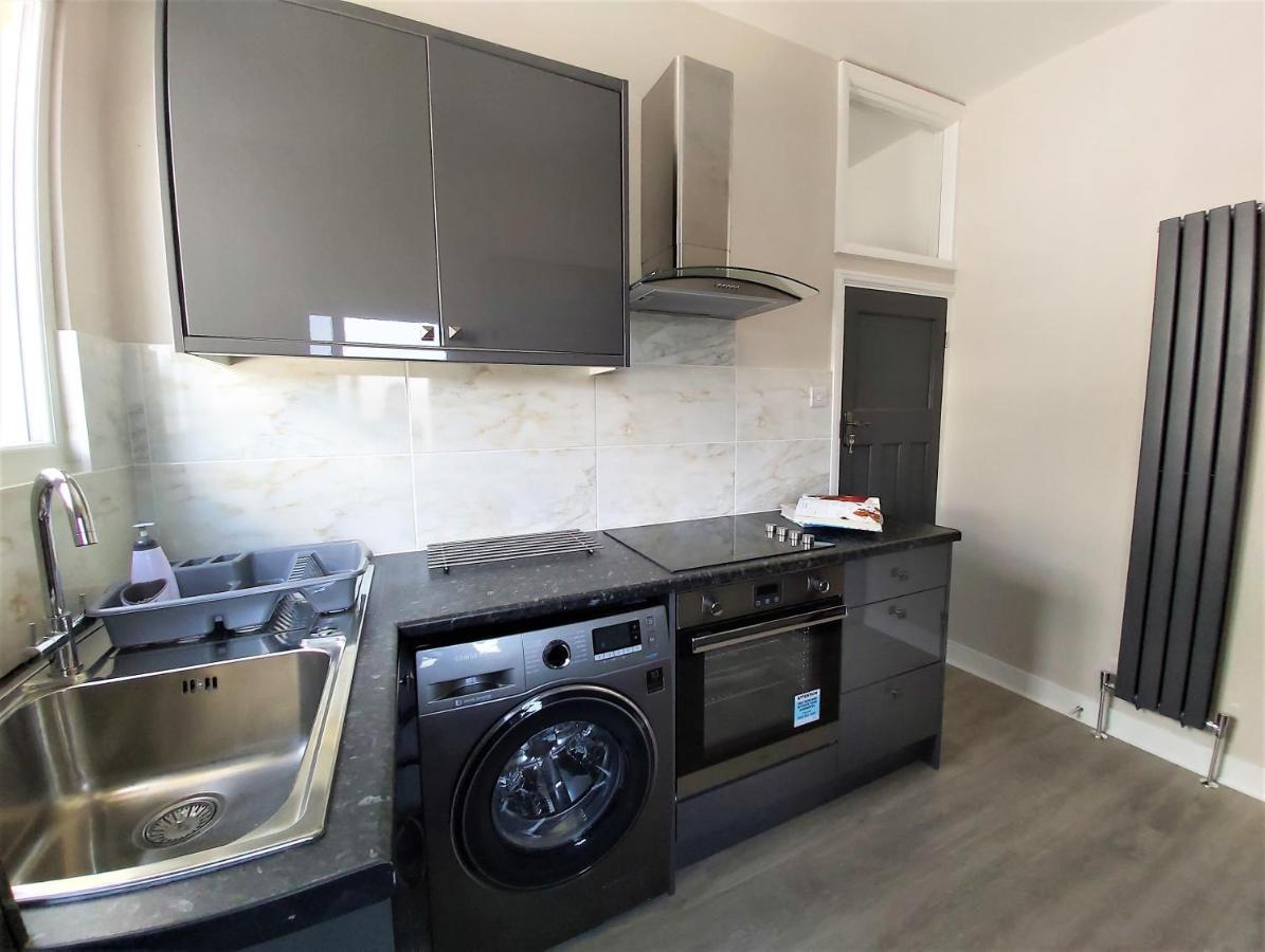 Beautifully Renovated 2 Bed Flat - Close To Beach Apartment เซาเทนด์ ออน ซี ภายนอก รูปภาพ