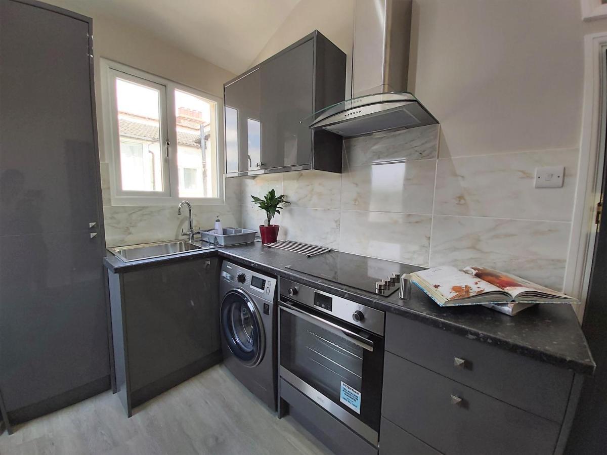 Beautifully Renovated 2 Bed Flat - Close To Beach Apartment เซาเทนด์ ออน ซี ภายนอก รูปภาพ